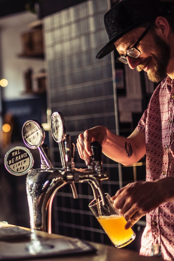 Tom Cruise Bartender<br/> Tom Cruise Bartender<br/>